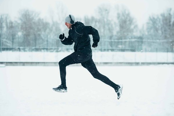How can you create a cat-proofed balcony space in an apartment?