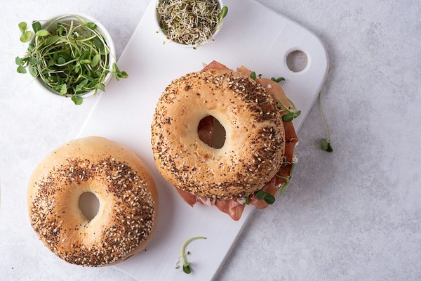 What's the Secret to Baking Perfectly Chewy Bagels with a Shiny Crust?